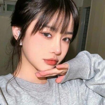 音乐节目导师被曝决赛夜爆冷，前后半年发布会舞台画面流出